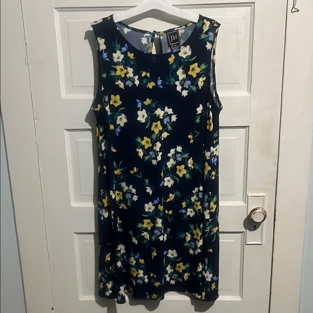Woman's Floral Sleeveless Dress